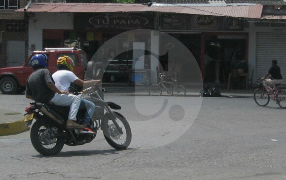 Parrillero en moto en Urabá