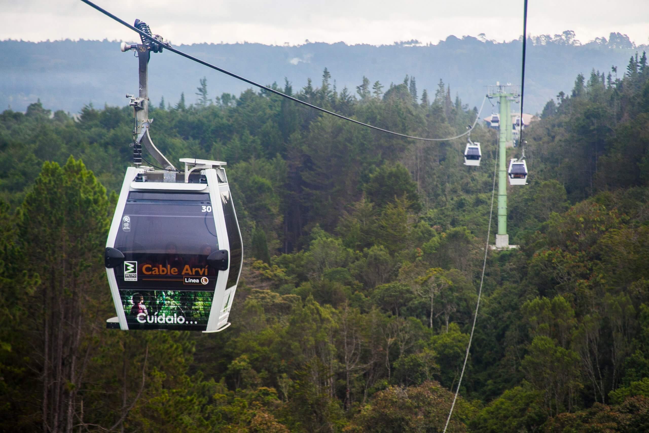 Qué vergüenza! Utilizaron el Metrocable de Medellín para grabar un video  porno